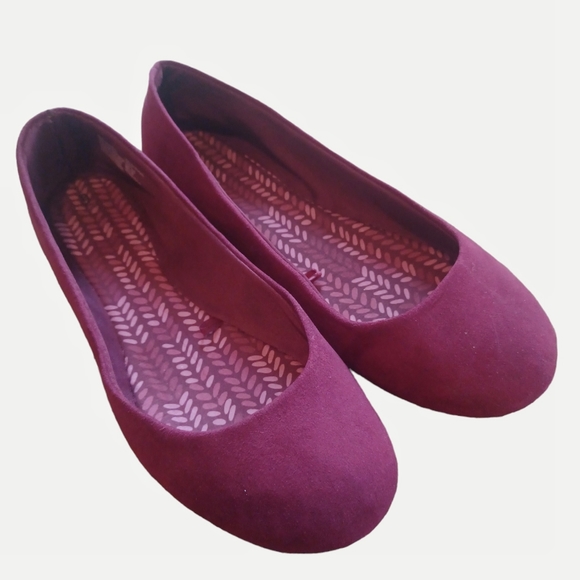 Women's Mulberry Red Shoes Flats Size 9 Time and Tru - Picture 1 of 4